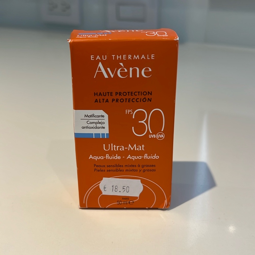 Avene Eau Thermale Ultra Matte spf 30 sunscreen NEW!